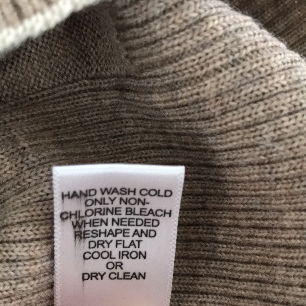 Banana Republic Sweater Vest - Picture 8 of 8